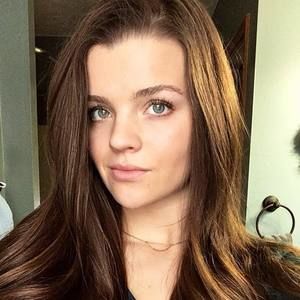 Meet your Posher, Mikayla